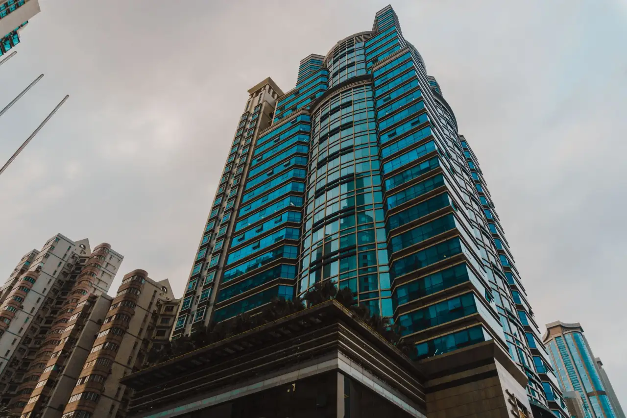 手机配件市场新动向：数码产品贸易如何构建稳定货源与正品保障体系