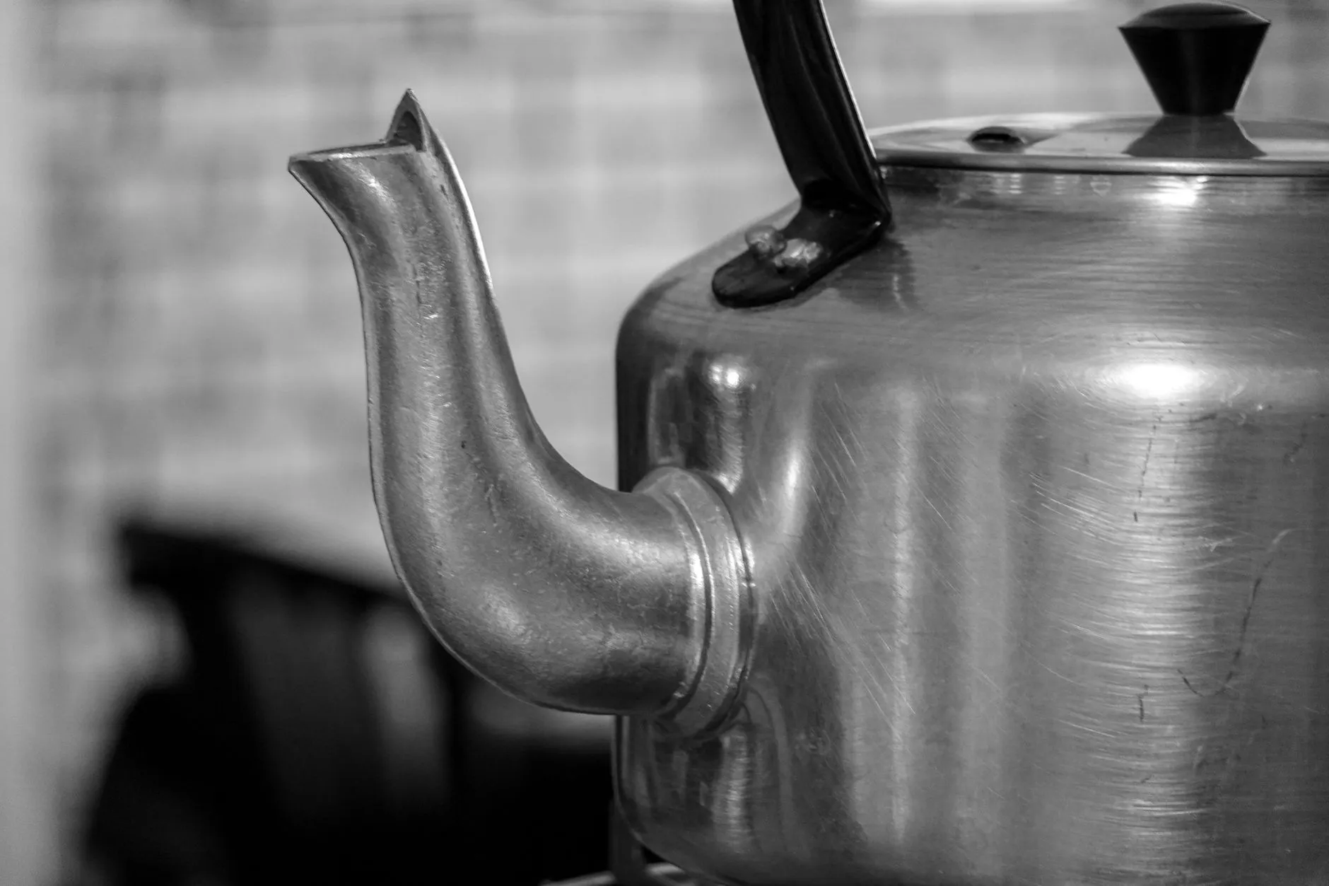 电子产品与数码产品贸易新趋势：智能设备供应链的稳定货源如何构建